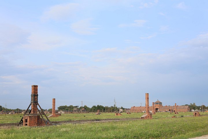Auschwitz Guided Tour with Minivan Hotel Pickup from Krakow