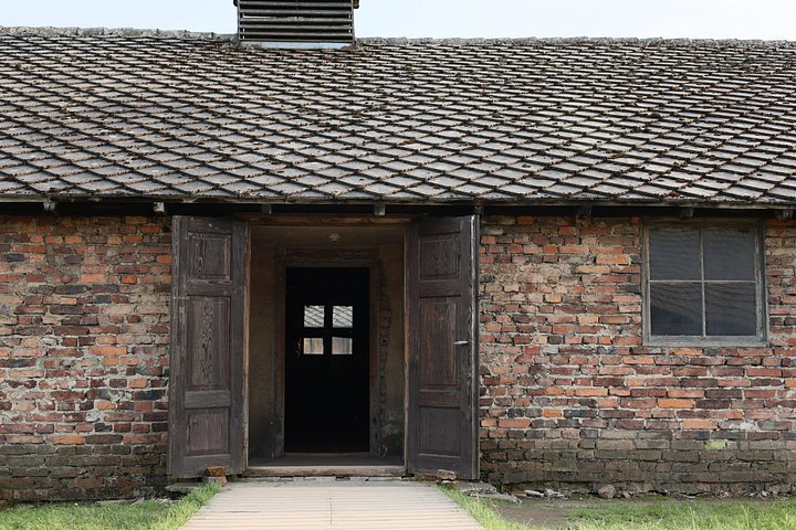 Auschwitz Guided Tour with Minivan Hotel Pickup from Krakow