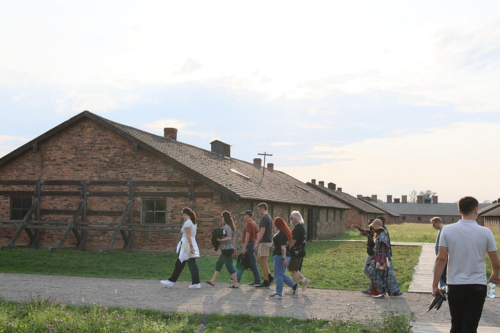 Auschwitz Guided Tour with Minivan Hotel Pickup from Krakow