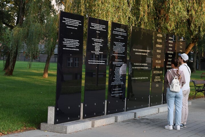 Auschwitz Guided Tour with Minivan Hotel Pickup from Krakow