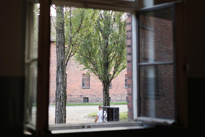Auschwitz Guided Tour with Minivan Hotel Pickup from Krakow