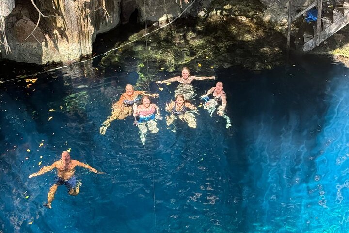 Uxmal, dois cenotes incríveis e passeio de comida local a partir de Mérida