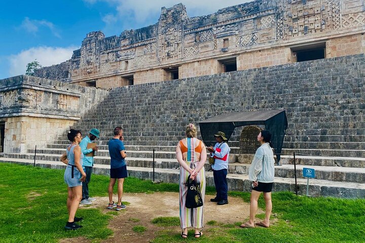 Uxmal, dois cenotes incríveis e passeio de comida local a partir de Mérida