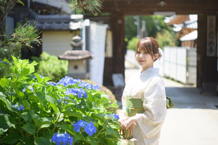 Experiencia privada de kimono y ceremonia del té en Inuyama Castle Town