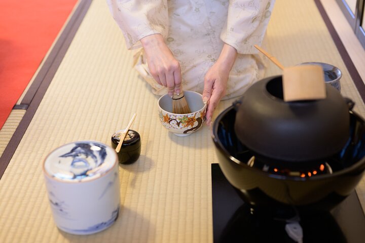 Experiencia privada de kimono y ceremonia del té en Inuyama Castle Town