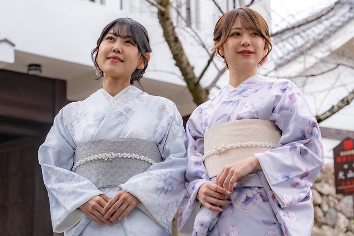 Experiencia privada de kimono y ceremonia del té en Inuyama Castle Town
