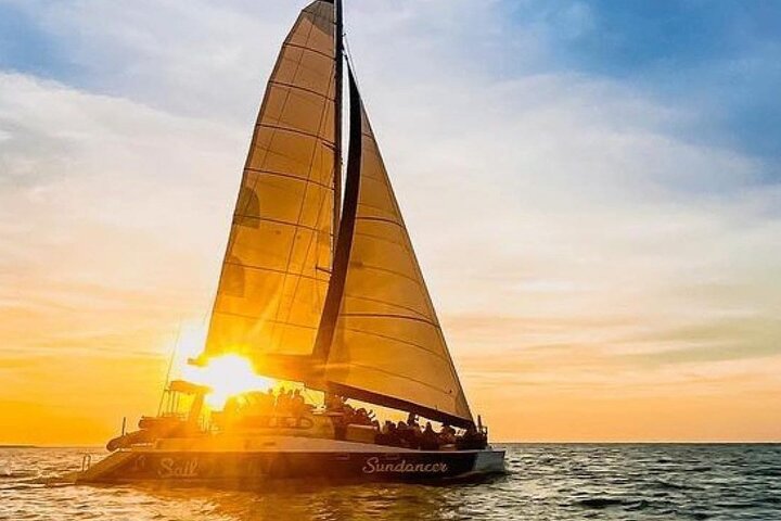 Solnedgang 3-timers cruise fra Darwin med middag og musserende vin