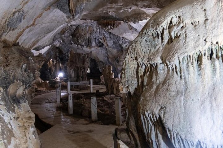 Vang Vieng Kajakpaddling, Zipline, Tham Chang Cave och Water Cave