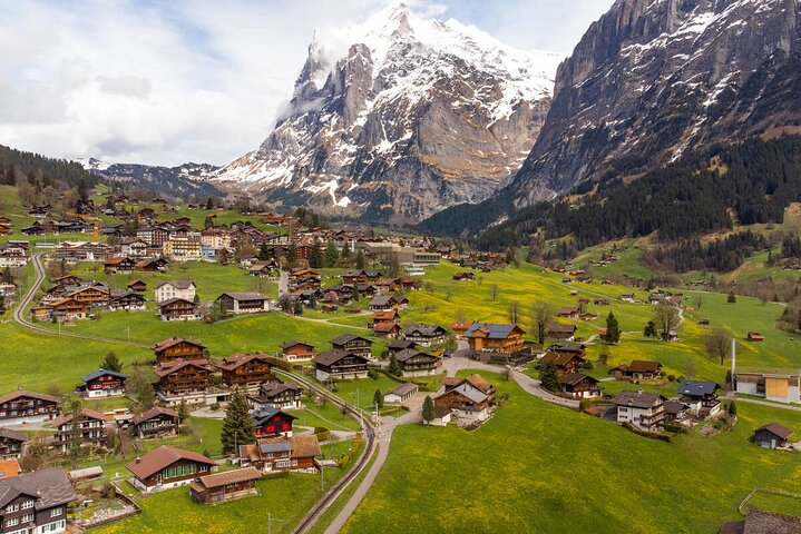 Da Basilea: Alpi svizzere, Lauterbrunnen, Grotte di Beatus Piccolo gruppo