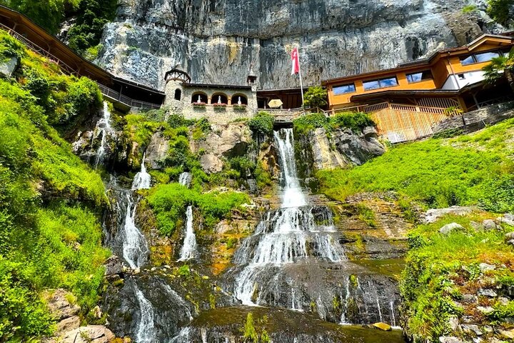 Da Basilea: Alpi svizzere, Lauterbrunnen, Grotte di Beatus Piccolo gruppo