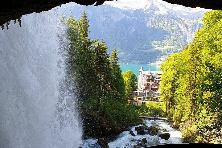Da Basilea: Alpi svizzere, Lauterbrunnen, Grotte di Beatus Piccolo gruppo