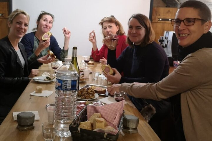 Visite gastronomique de la vieille ville de Lyon avec 5 plats authentiques et vin fin