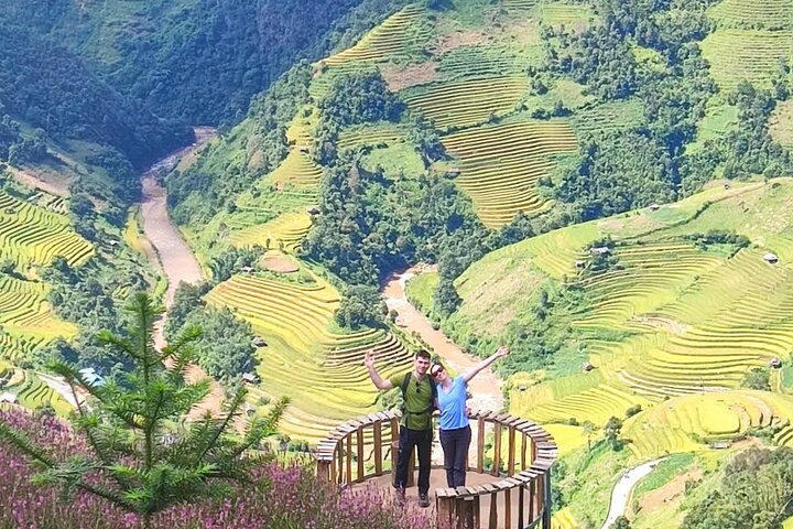 Tour de moto de 2 dias em Mu Cang Chai com Homestay Experience