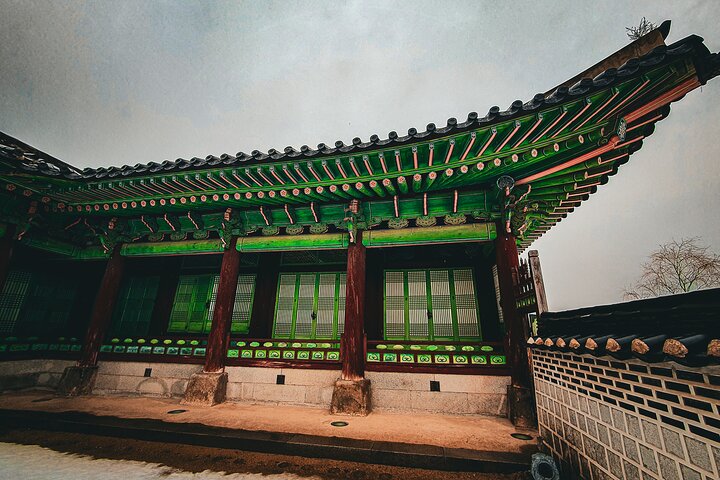 Suwon Fortress and Palace Walk with Optional Food Experience