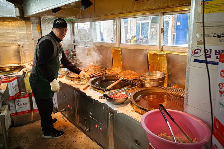 Suwon Fortress and Palace Walk with Optional Food Experience