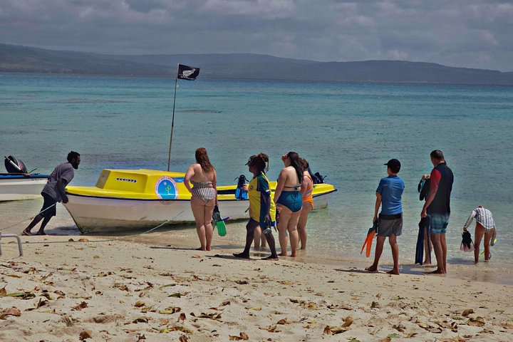 Schnorcheln und Entspannen auf Pele Island Ganztagestour