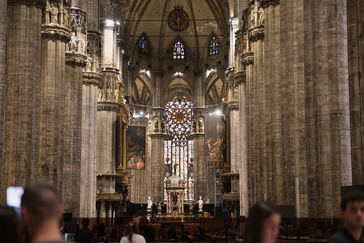 Milán superahorro: Entrada Evite las colas al Duomo y visita guiada a la terraza