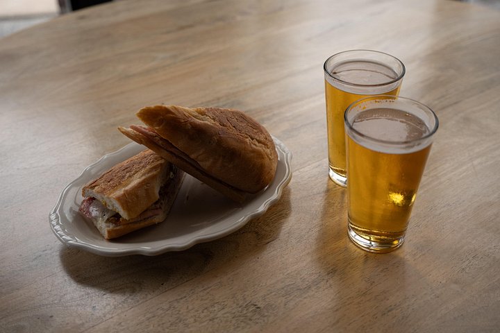 Tampa Food Tour avec 5 dégustations de plats locaux préférés Classiques