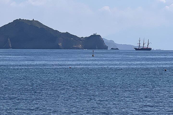 Passeio de barco de 2 horas pela ilha com o Capitão Franco