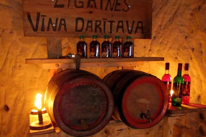 Os melhores spots e degustações de vinhos de Sigulda em uma caverna de areia de Ligatne