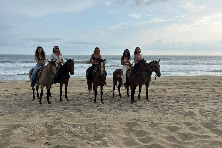 Tour a cavallo al tramonto autentico a Puerto Escondido