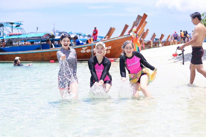 Tour de 7 Ilhas Invisíveis em Koh Lipe por um barco longtail privado
