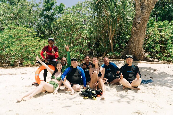 Tour de 7 Ilhas Invisíveis em Koh Lipe por um barco longtail privado