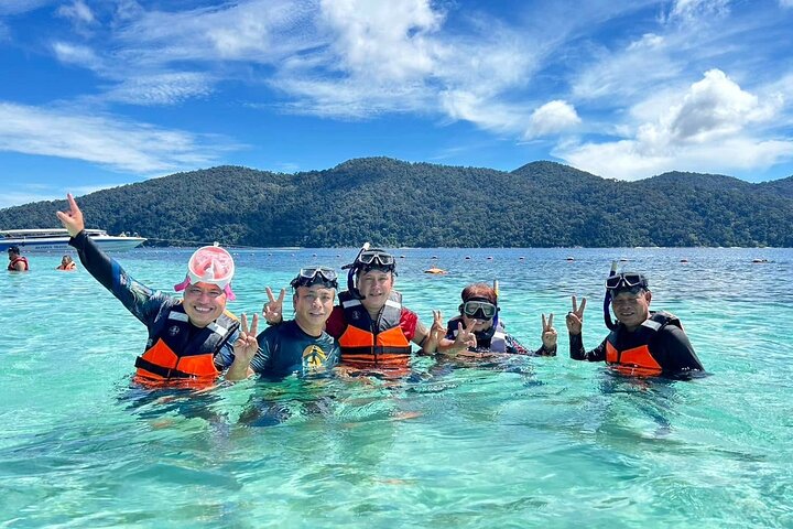 Tour de 7 Ilhas Invisíveis em Koh Lipe por um barco longtail privado