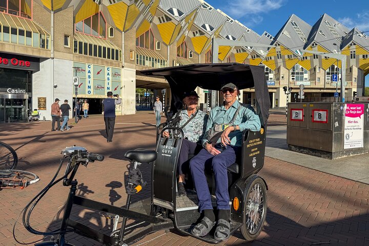 Tour privado en Pedicab/Rickshaw por Rotterdam con un guía local