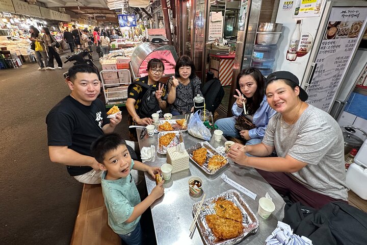 Tour privato di Seoul dall'aeroporto con un locale