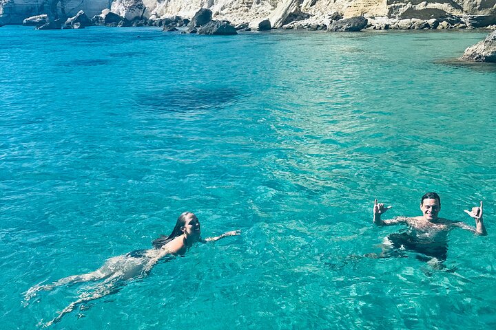 Passeio de barco em Cagliari: 5 paradas para nadar, mergulho com snorkel e aperitivo da Sardenha.