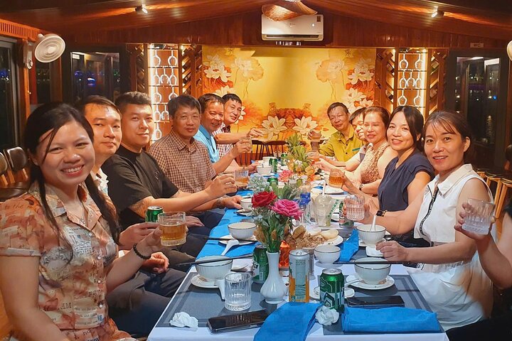Hue : Crucero VIP en barco dragón por el río Perfume