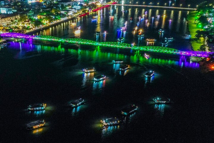 Hue : Crucero VIP en barco dragón por el río Perfume