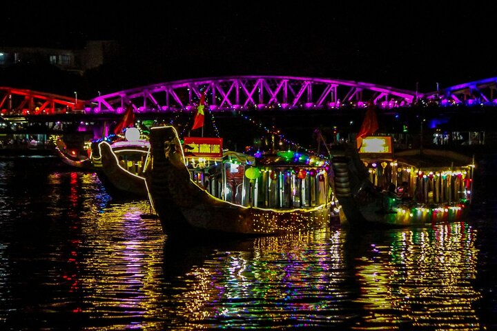 Hue : Crucero VIP en barco dragón por el río Perfume