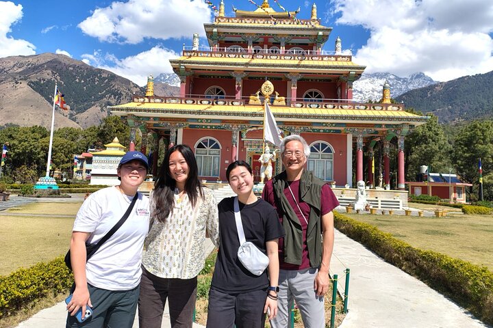 Tour guidato di un giorno a Bir – Monasteri, Tempio e Tea Garden Visit