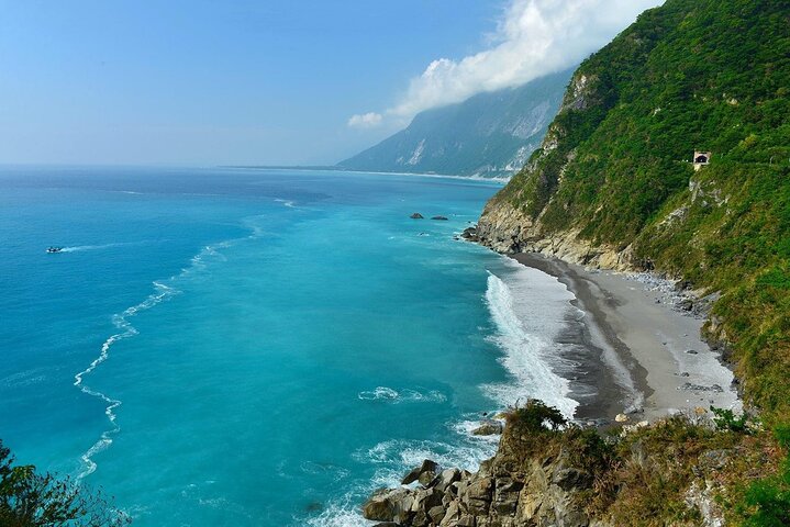 Private & Flexible Taroko Gorge Guided Tour from Hualien City