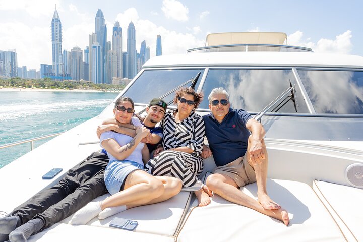 Dubai Luxury Yacht Tour with Live BBQ & Drinks