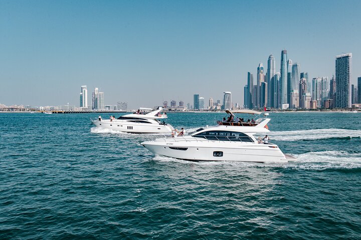 Dubai Luxury Yacht Tour with Live BBQ & Drinks