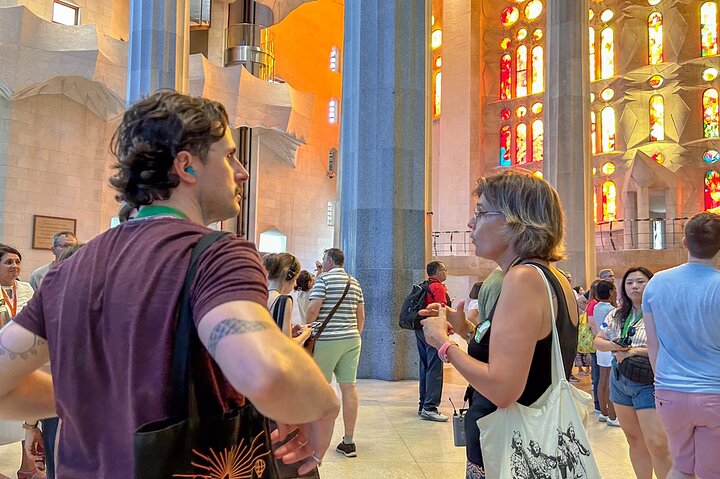 Sagrada Familia English Guided Tour and Optional Tower Access