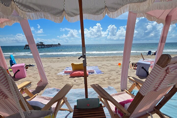 Strandstoelverhuurservice met Cabana en JBL Speaker en meer