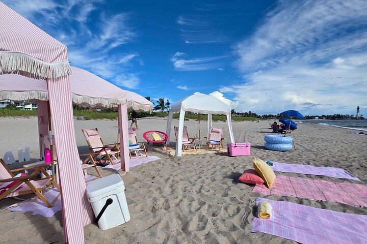 Strandstoelverhuurservice met Cabana en JBL Speaker en meer