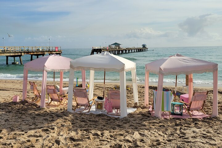 Strandstoelverhuurservice met Cabana en JBL Speaker en meer