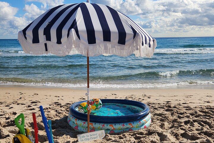 Strandstoelverhuurservice met Cabana en JBL Speaker en meer
