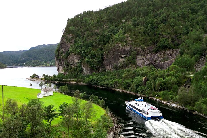 Halvdagsfjordkryssning från Bergen till Mostraumen