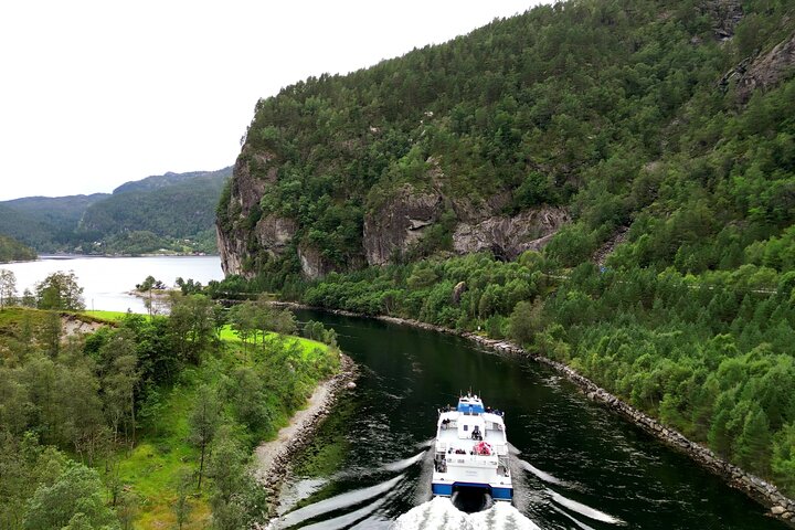 Halvdagsfjordkryssning från Bergen till Mostraumen