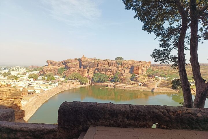 Hyr en Guide för att besöka Badami/Aihole/Pattadakal med egen transport
