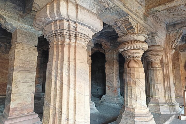 Hyr en Guide för att besöka Badami/Aihole/Pattadakal med egen transport