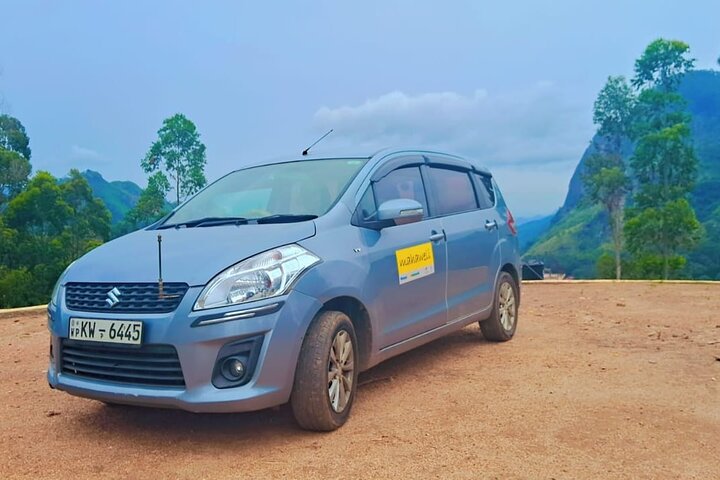 Taxi da Kandy a Nuwaraeliya o Nanuoya Stazione Ferroviaria