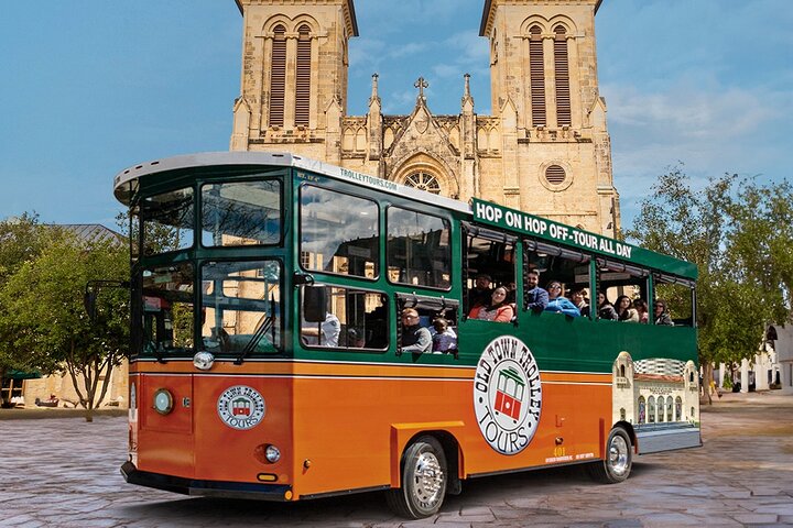 Crucero en trolebús por San Antonio y Go Rio Riverwalk Combo