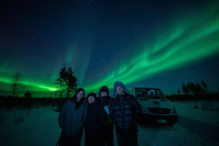 Rovaniemi: Caza de Auroras Boreales 100% Garantizada y Grupo Pequeño